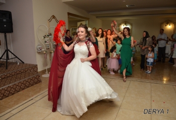 Derya 1 Kına Fotoğrafları